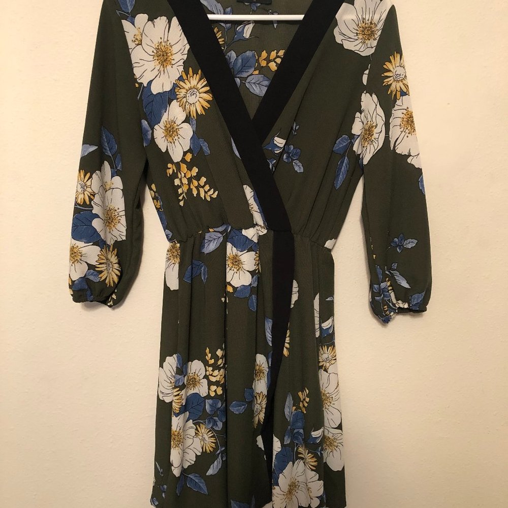 Scobe Floral Dress Size: M